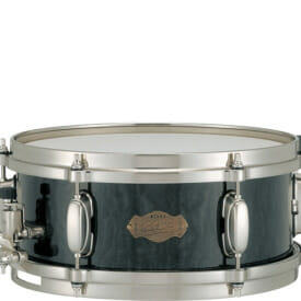 Simon's main snare drum, "The Monarch", produces never-heard-before tones thanks to its 8ply maple/bubinga/maple hybrid shell and customized triple flanged hoops. This combination provides a warm controlled sound with sharp, bright cut. His second main snare drum, the Gladiator, features black nickel-plated bronze shell. His Pageant maple drum completes Simon's snare drum arsenal.